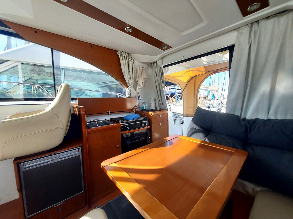 slider 7 Beneteau Antares 30 Fly